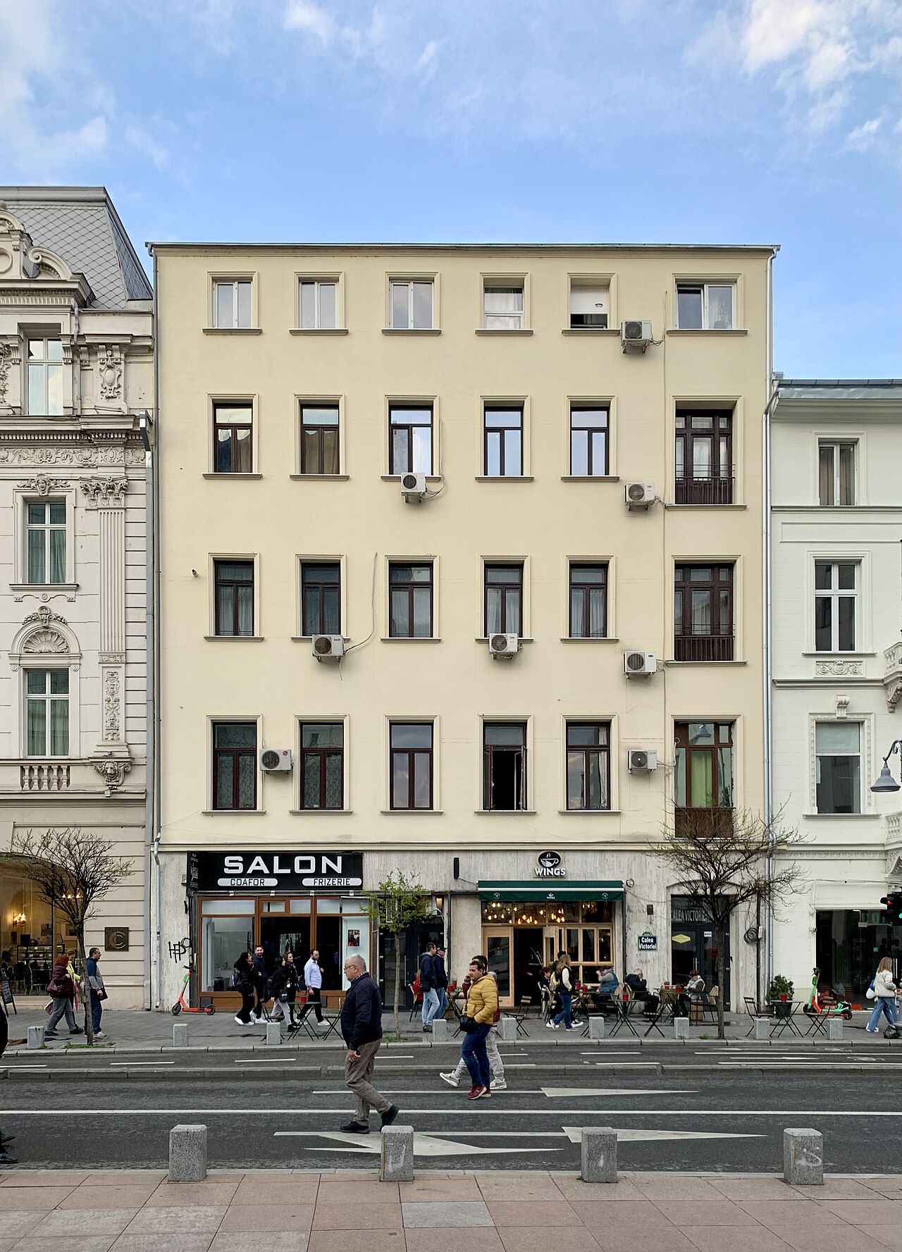 Belle Époque architecture on Victory Avenue